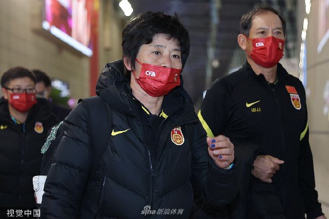 自打萧氏集团重获新生，萧老太太每天都兴高采烈，整个人红光满面，跟他妈磕了回春丹似的。